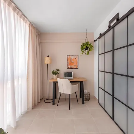 1bdr 150m From Sea With Workspace