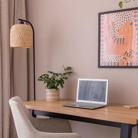 1bdr 150m From Sea With Workspace