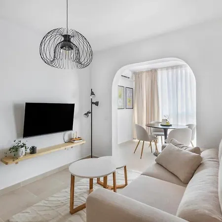 1bdr 150m From Sea With Workspace *