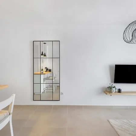 1bdr 150m From Sea With Workspace Appartement *