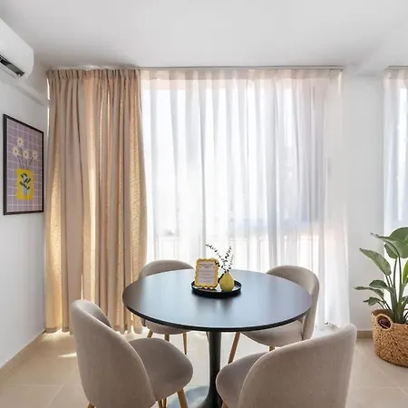 1bdr 150m From Sea With Workspace *