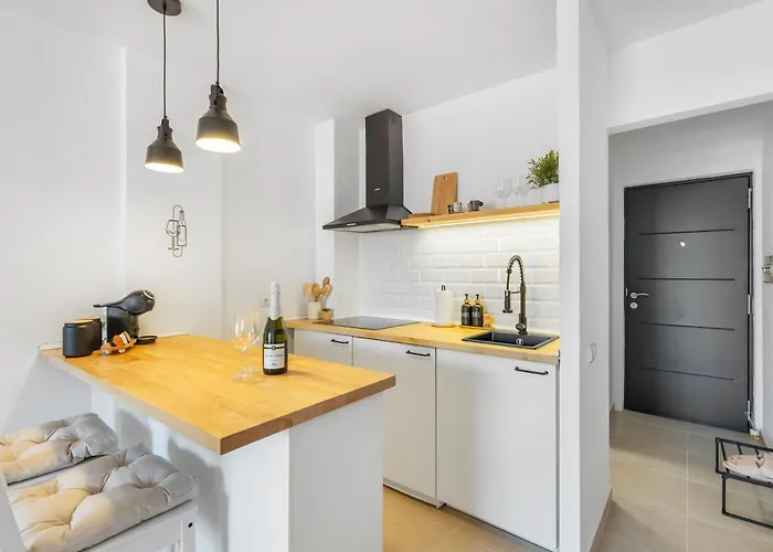 1bdr 150m From Sea With Workspace Apartment