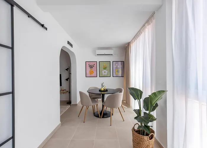 1bdr 150m From Sea With Workspace Apartment *