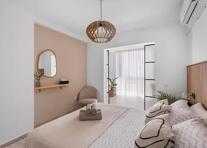 1bdr 150m From Sea With Workspace Apartment