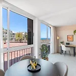 1bdr 150m From Sea With Workspace Apartman *