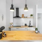1bdr 150m From Sea With Workspace