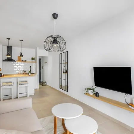 1bdr 150m From Sea With Workspace * Торевьиа